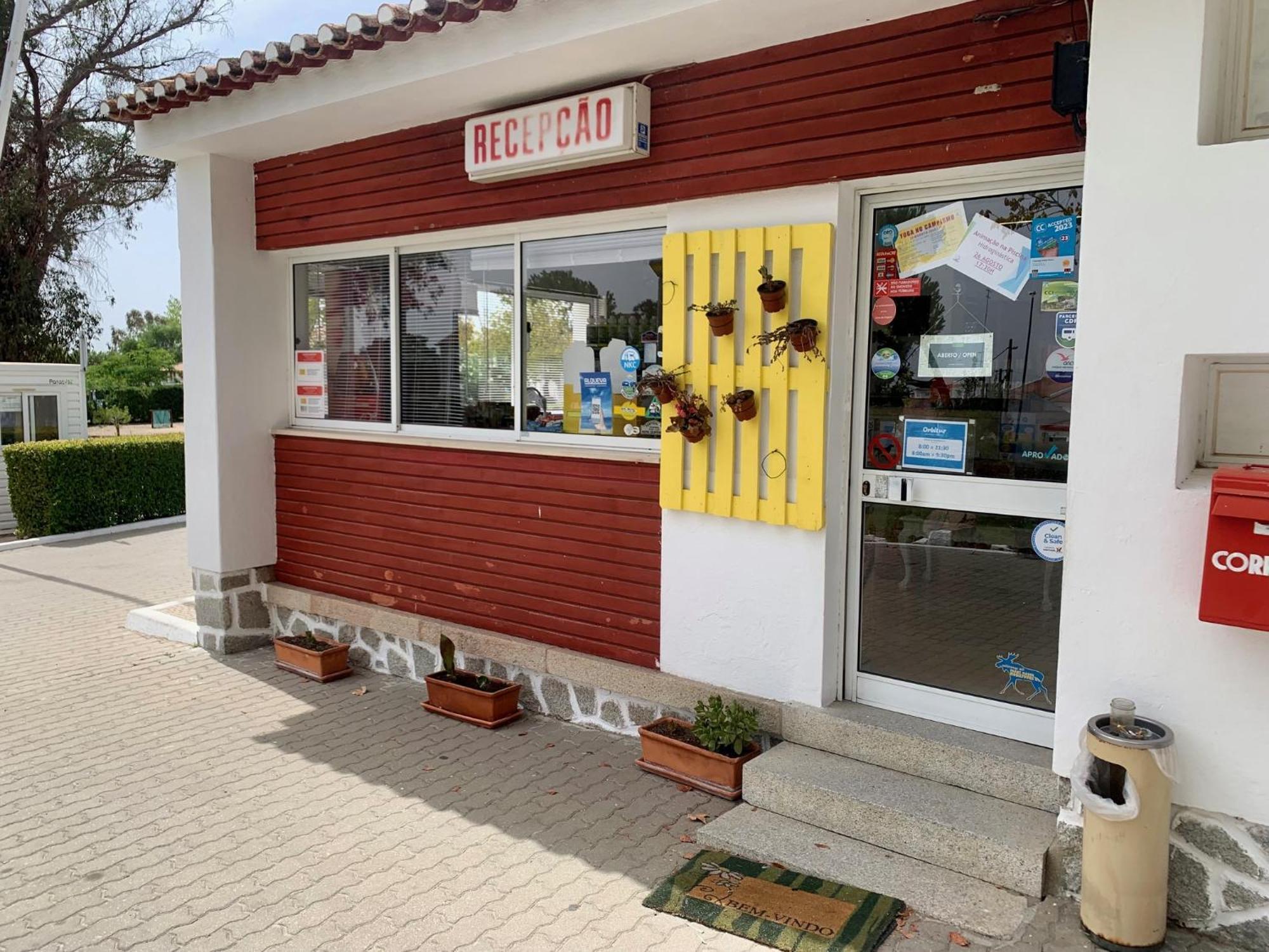 Parque De Campismo Orbitur Evora Hotell Exteriör bild