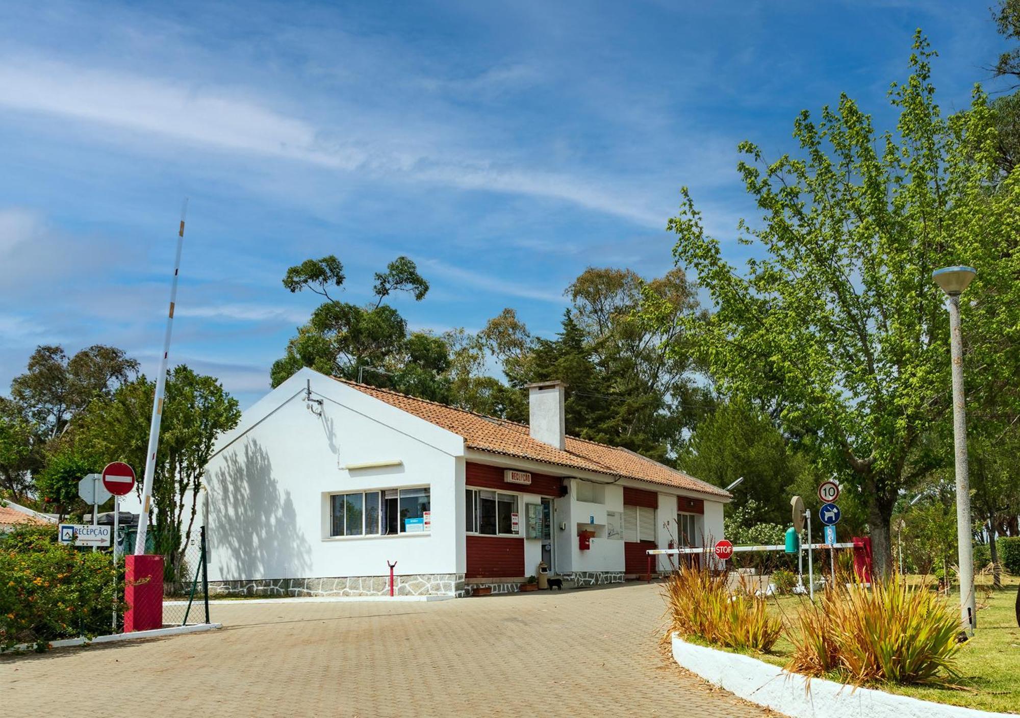 Parque De Campismo Orbitur Evora Hotell Exteriör bild